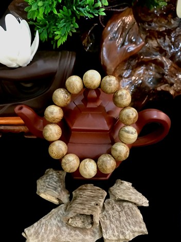 Vòng Tay Trầm Hương Tròn 14 li